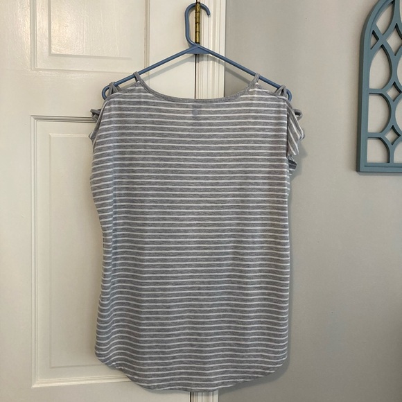 Yogalicious Light Gray Striped Short Sleeve Top - Picture 3 of 4